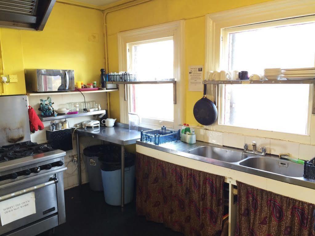 Hootananny Hostel *